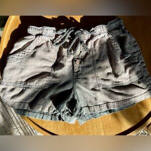 Free People green Linen Blend Drawstring Shorts Boho Size M Airy casual